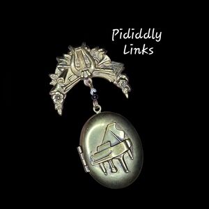 Pididdly Links Musical Locket Brooch